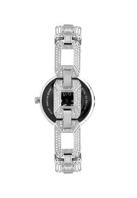 Montre en métal argenté avec des maillons rectangulaires, un cadran noir, des accents en cristal, un boîtier arrondi et un bracelet texturé. Elle est dotée d'un fermoir à bouton-poussoir argenté.