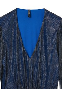 Robe marine avec des rayures métalliques verticales, décolleté en V et tissu texturé. Présente un intérieur bleu uni et des manches longues. Étiquette de taille S visible.