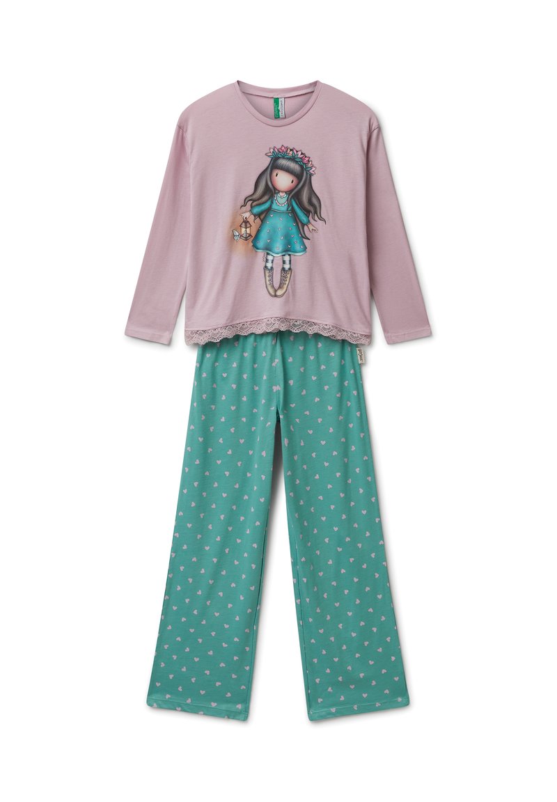 Top de manga larga rosa con un gráfico de muñeca y detalles de encaje, combinado con pantalones verdes adornados con pequeños corazones rosas. Material de algodón.