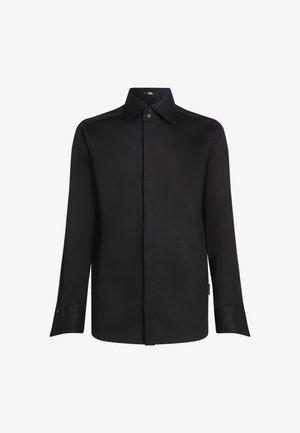 Schwarzes Langarm-Hemd mit Knopfleiste aus glattem Stoff, klassischem Kragen, taillierter Passform und Manschetten mit Knopfdetails.