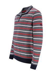 Grauer langärmeliger Pullover mit horizontalen roten und weißen Streifen, halbem Reißverschluss am Hals, Brusttasche und marineblauen Akzenten an den Manschetten und am Saum.