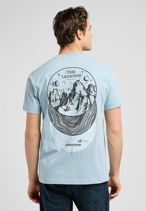 SHORT SLEEVE GRAPHIC TEE - RELAXED FIT - T-shirt imprimé - jet stream blue