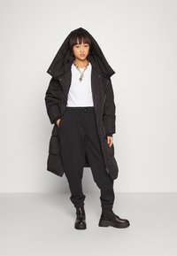 ONLY Petite ONLFEEL NEW PANT - Teplákové kalhoty - black