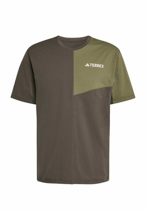 T-shirt Terrex à manches courtes en olive foncé et vert, avec des panneaux contrastants, un tissu doux, un col rond et un logo sur la poitrine.