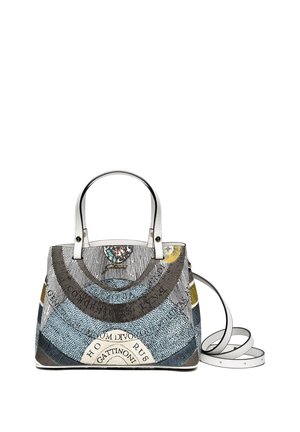 Piccola borsa strutturata con manici e tracolla bianchi, con motivo astratto multicolore a cerchi e design testuale sulla parte anteriore.