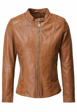 Chaqueta de cuero marrón con cuello alzado, cremallera frontal y dos bolsillos laterales con cremallera; presenta detalles de paneles cosidos y una textura suave.