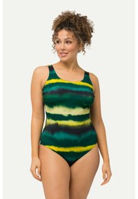 Eén stuk badpak in groen, geel en zwart tie-dye patroon. Kenmerkt brede banden en een aansluitend ontwerp voor comfort en bedekking.