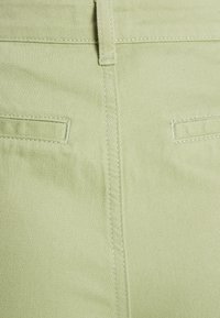 ALIGNE CONNIE WIDE - Calças de ganga à boca de sino - cucumber