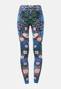 Legginsy z wielokolorowym wzorem kwiatów i ptaków na ciemnoniebieskim tle, wykonane z elastycznego materiału, o dopasowanym kroju.