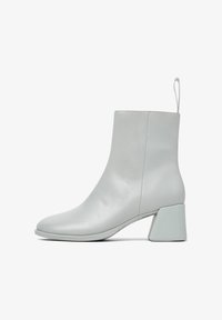 Seleccionado, pastellgrau