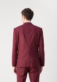 HUGO ARTI HESTEN SET - Prsluk za odijelo - dark pink