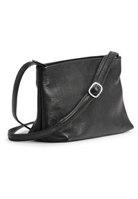 Melnas ādas crossbody soma ar teksturētu virsmu, taisnstūra formā, ar vienu regulējamu siksnu un sudraba taisnstūra sprādzi.