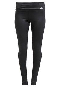 Černé sportovní legíny s širokým, hladkým pasem; vyrobeny z elastického materiálu; přiléhavý design bez viditelných vzorů nebo kovových prvků.