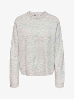 Svetlo sivi pleteni pulover z okroglim izrezom, rebrastimi manšetami in sproščenim krojem. Mehka tekstura z nežnim meliranim vzorcem.