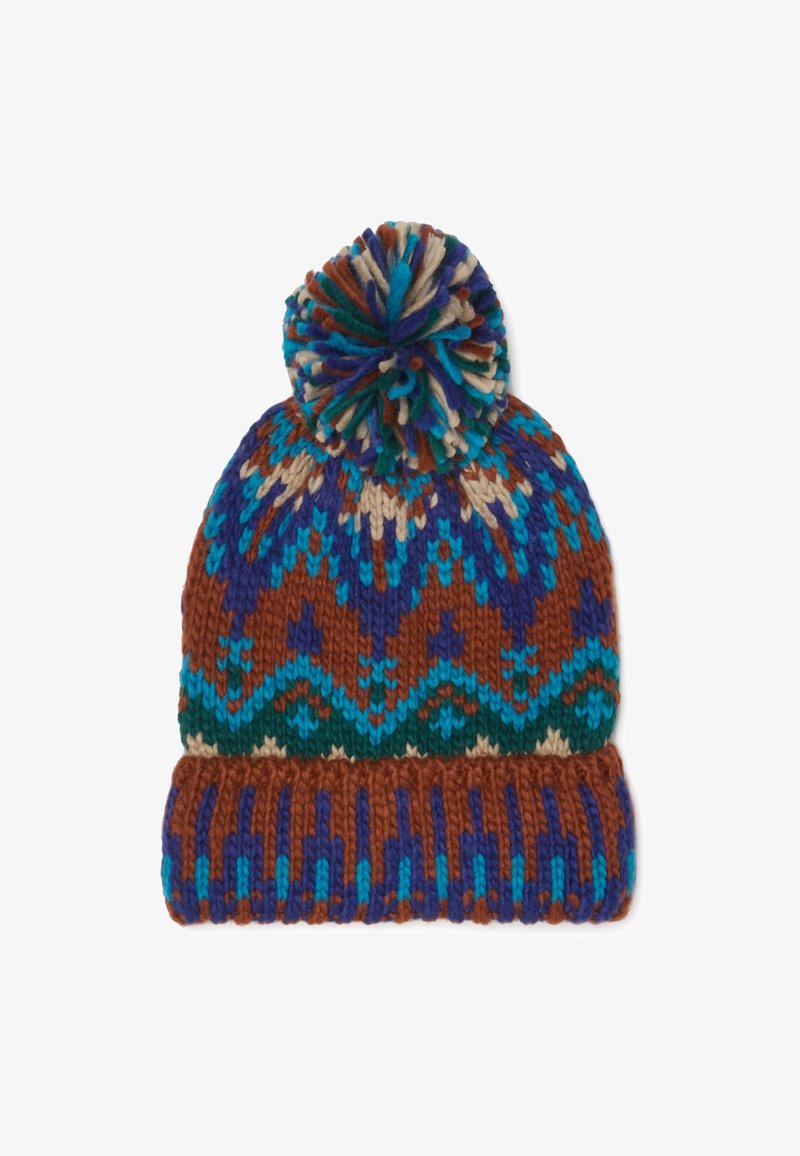 Berretto lavorato a maglia con un design multicolore che presenta tonalità di marrone, blu e verde, decorato con un grande pom-pom multicolore. Orlo a coste con texture.