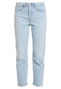 Jean en denim bleu clair avec une coupe slim. Comprend une taille haute, un design à cinq poches et une fermeture éclair avec bouton.