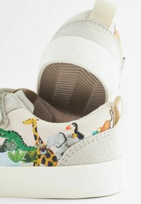 Next TWO FASTENING FIT - Klettschuh - neutral safari animal