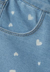 Thumbnail Image 4