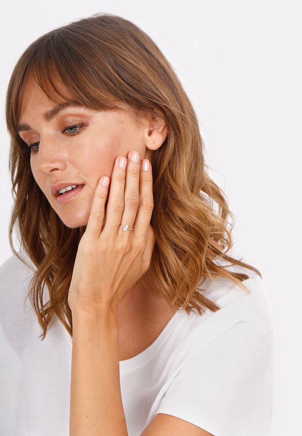 CLASSIC ENGAGEMENT - Ring