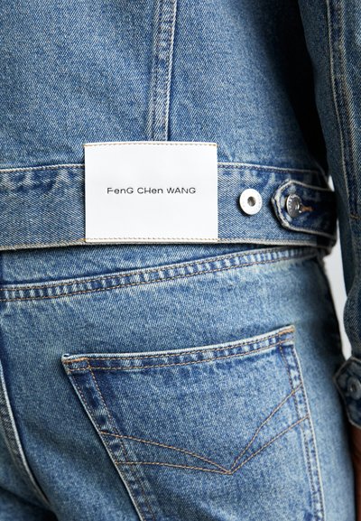 Feng Chen Wang DECONSTRUCTION OVERSIZED JACKET UNISEX - Chaqueta vaquera - blue