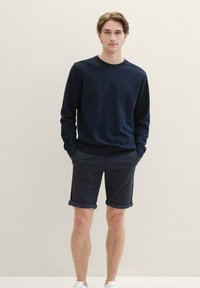 TOM TAILOR Shorts - navy geometric structure