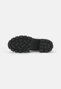 Madden Girl HUMPHERY - Saltos plataforma - black box
