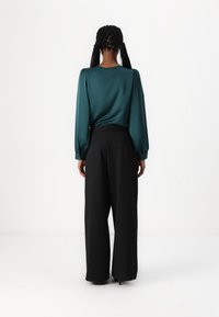 Selected Femme SLFHEDI WIDE PANT - Püksid - black