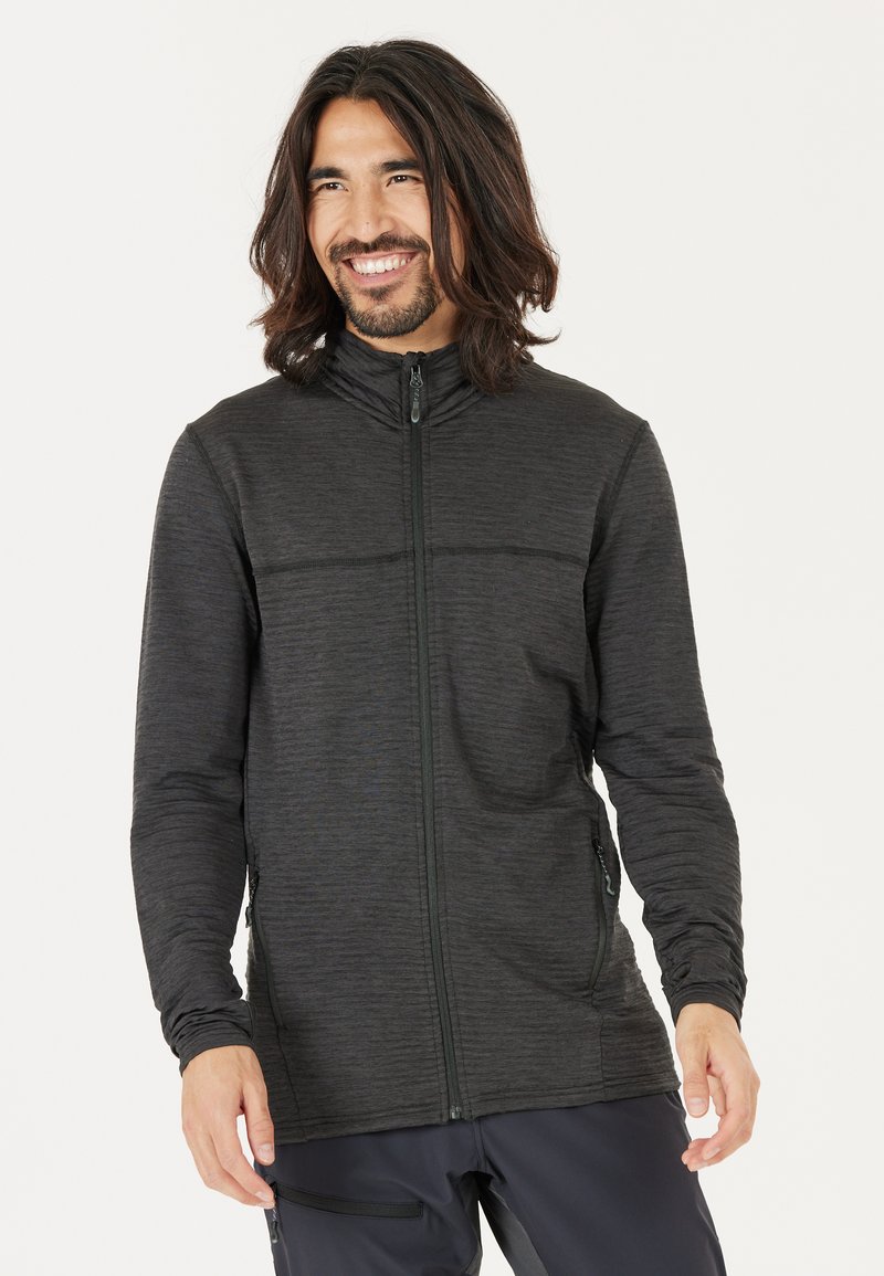 Giacca nera con zip realizzata in tessuto testurizzato, con maniche lunghe, due tasche con zip e colletto alto, progettata per comfort e calore.