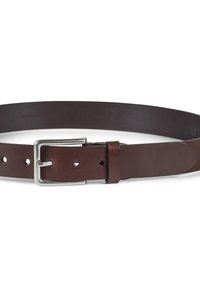 Cinturón de cuero marrón con hebilla de metal plateado y textura suave, con múltiples agujeros para ajuste y un diseño sencillo.