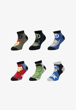 Zes paar enkelsokken met Marvel Avengers-personages: Iron Man, Hulk, Thor en Captain America in verschillende kleuren en poses.