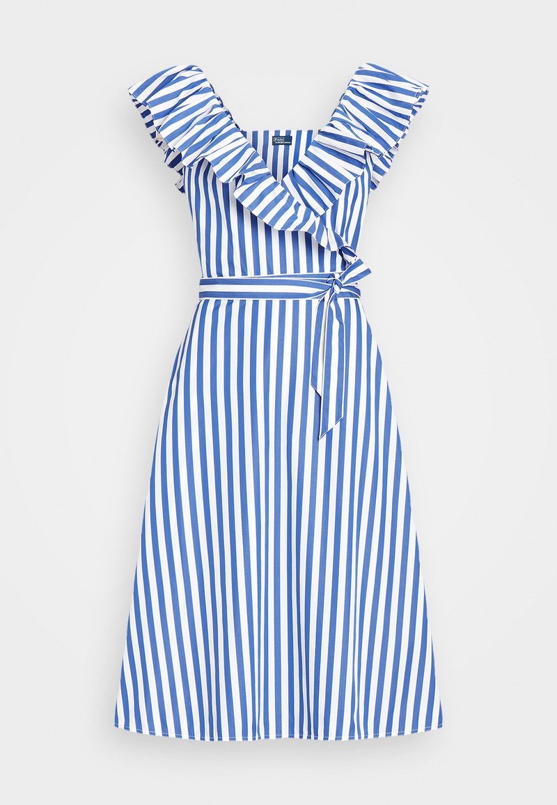 Blå och vitrandig klänning med volangärmar, insvängd design och knytbälte i midjan. Har en fyrkantig halsringning och knälång nederdel.