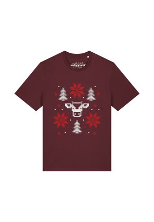 T-shirt à manches courtes bordeaux avec des motifs tricotés festifs en blanc et rouge, incluant une vache, des arbres et des flocons de neige au centre.