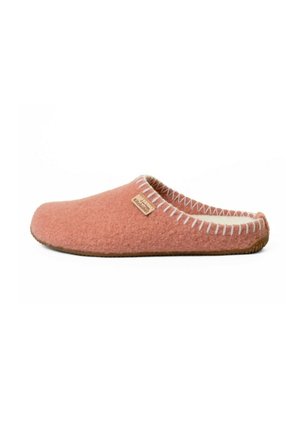 Ein einzelner pinker Slip-On-Hausschuh mit weißer Naht und brauner Sohle, seitlich auf weißem Hintergrund gezeigt.