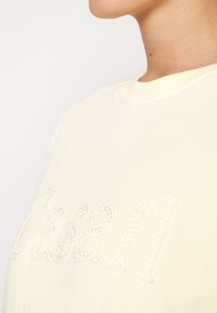 Thumbnail Image 6