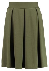 Olivgrön, knälång plisserad kjol gjord av mjukt tyg med bred elastisk midjeband och slät yta. Inga synliga mönster eller detaljer.