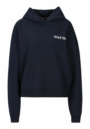 Marineblaues, kurzes Hoodie aus weichem Stoff mit einer großen Kapuze und einem kleinen, weißen, aufgedruckten Text "1969 ITAL". Lange Ärmel mit eng anliegenden Bündchen.