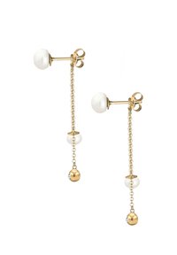Boucles d'oreilles dorées avec des boutons de perles blanches et des chaînes dorées ornées de perles, se terminant par un détail en forme de boule facettée.