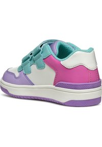 Sneaker multicolore con un design bianco, rosa e azzurro chiaro. Texture in pelle liscia con linguetta imbottita e colletto imbottito.