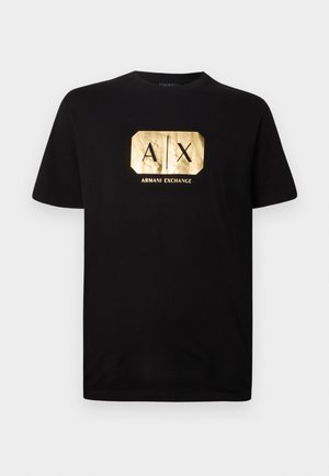 Crna pamučna majica s zlatnim pravokutnim logotipom s natpisom "A|X" i "ARMANI EXCHANGE" ispod. Klasičan kroj s kratkim rukavima.