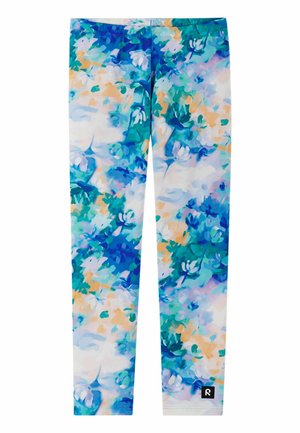 Legginsy z akwarelowym kwiatowym wzorem w kolorach niebieskim, morskim, białym i pomarańczowym oraz małym czarnym prostokątnym logo przy kostce.