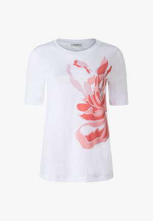 Weißes kurzärmeliges T-Shirt mit Rundhalsausschnitt und großem abstraktem pink-rotem Blumenmuster auf der rechten Seite.
