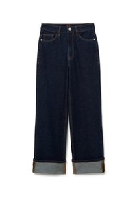 Jeans de mezclilla azul oscuro con corte recto, con puños doblados que presentan una capa interna de un azul claro contrastante y detalles de costura en naranja.