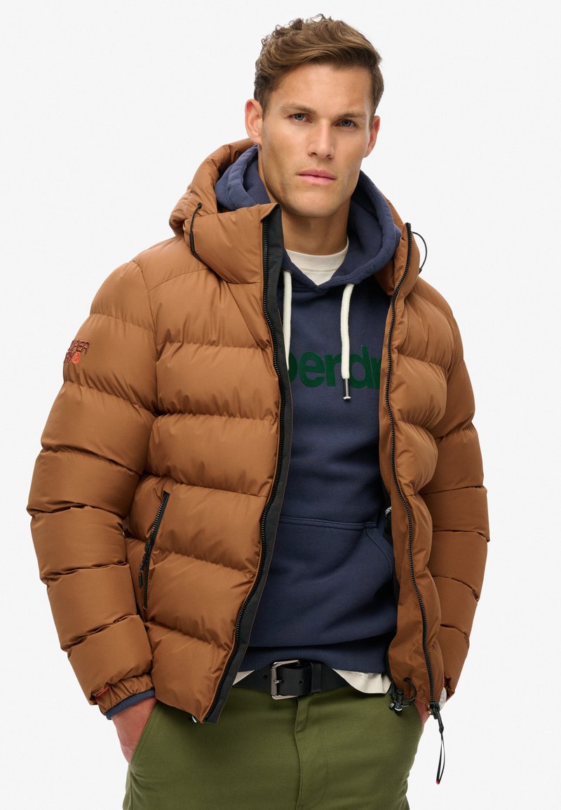 Superdry & Co HOODED SPORTS PUFFER - Chaqueta de invierno - denim co tobacco brown