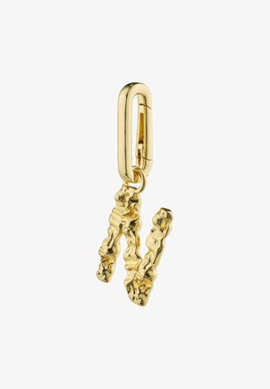 Gouden metalen hanger met een textuur en vervormde "W"-vorm en een luskop voor bevestiging.