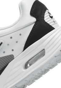 Nike Sportswear AIR MAX SOLO - Treniņu apavi - white pure/platinum black