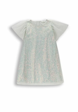 Jasnozielona sukienka dla małego dziecka z różowym, opalizującym brokatem i przezroczystymi, krótkimi, falbaniastymi rękawami, ułożona na białym tle.