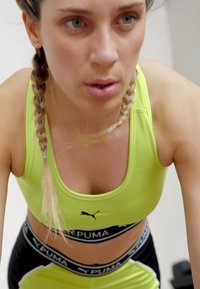 Puma FIT TRAIN STRONG SHORT - Leggings - lime pow