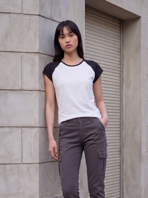 Urban Classics, CONTRAST RAGLAN - T-shirts print - white/black