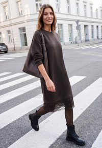 Mini Machine Robe Street One Studio MINI DRESS WITH LACE DETAILING AT THE HEM - Robe ...