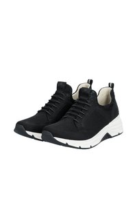 Schwarze Sportschuhe mit einem strukturierten Mesh-Obermaterial, elastischen Schnürsenkeln und einer weißen Gummisohle. Mit Zuglaschen an der Ferse für ein einfaches Anziehen.